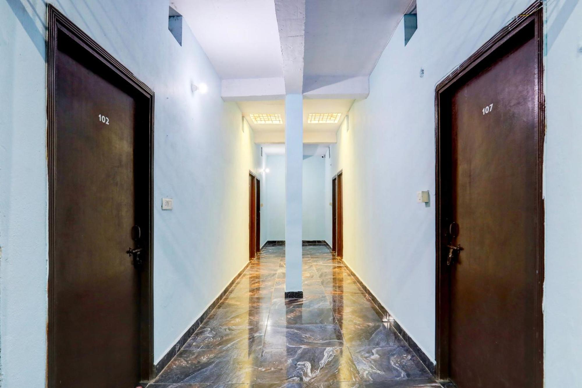 Spot On New Diamond Guest House Rudrapur Exterior foto